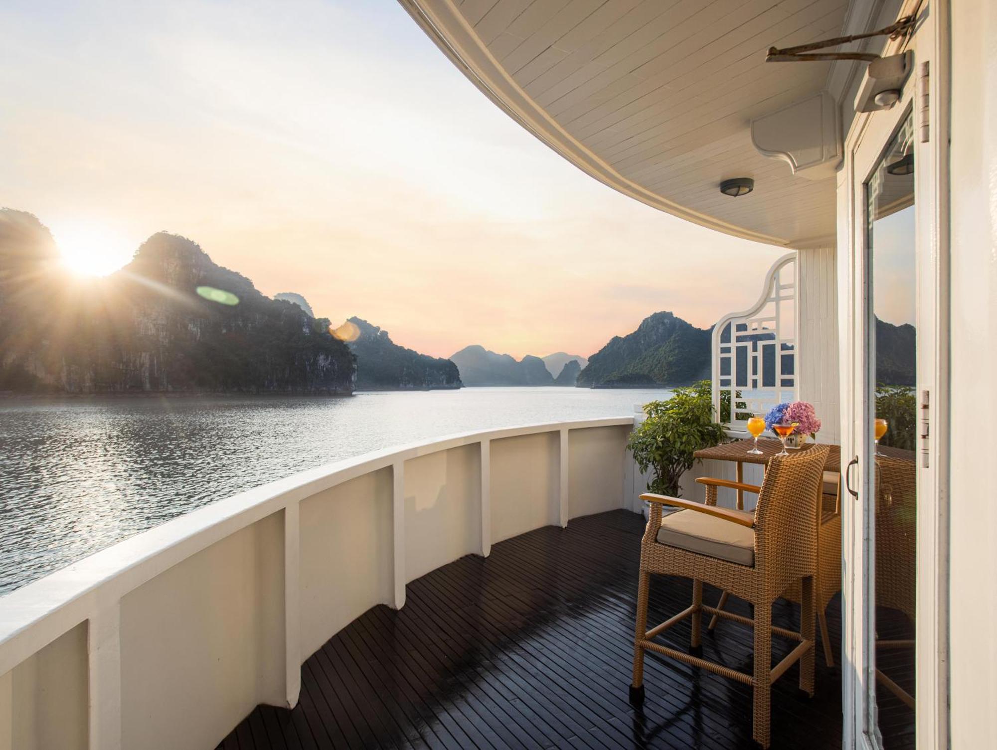 The Au Co Cruise - Managed By Bhaya Cruise Hotell Ha Long Eksteriør bilde