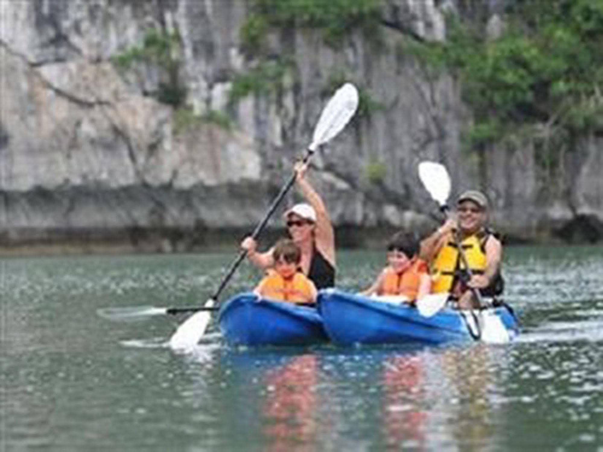 The Au Co Cruise - Managed By Bhaya Cruise Hotell Ha Long Eksteriør bilde